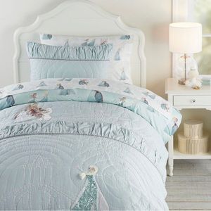 Anna and Elsa Frozen Quilt and 2 Shams